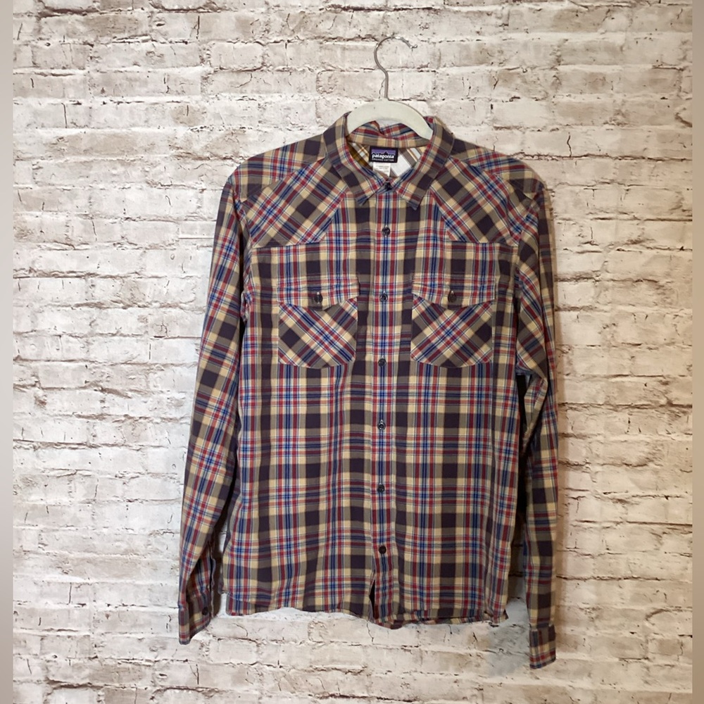Patagonia men’s Common Thread Organic cotton plaid button down shirt